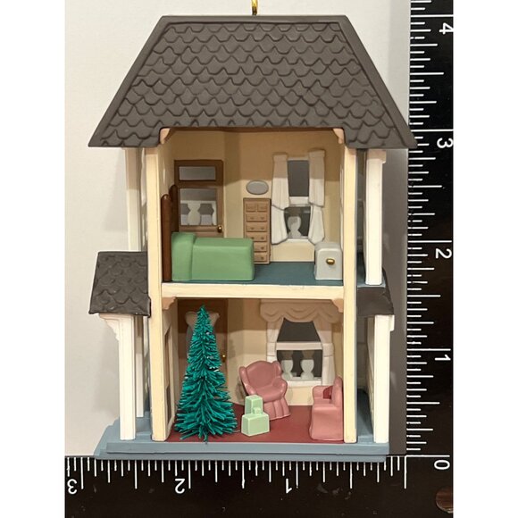 1993 HALLMARK KEEPSAKE ORNAMENT QX417-5 COZY HOME NOSTALGIC HOUSES AND SHOPS - Picture 6 of 8